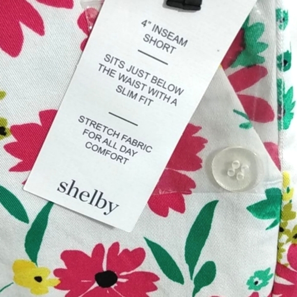 CROWN & IVY NWT SHELBY FLORAL SHORTS SIZE 4P - Picture 9 of 10